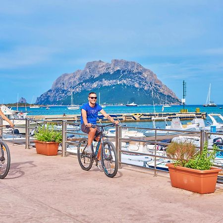 Felix Hotels - Hotel Residence Porto San Paolo Екстериор снимка