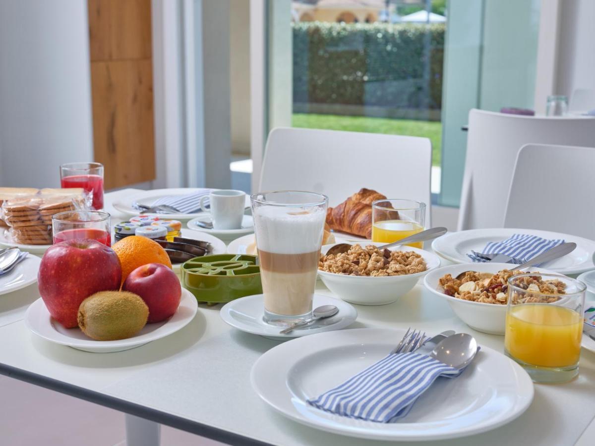 Felix Hotels - Hotel Residence Porto San Paolo Екстериор снимка