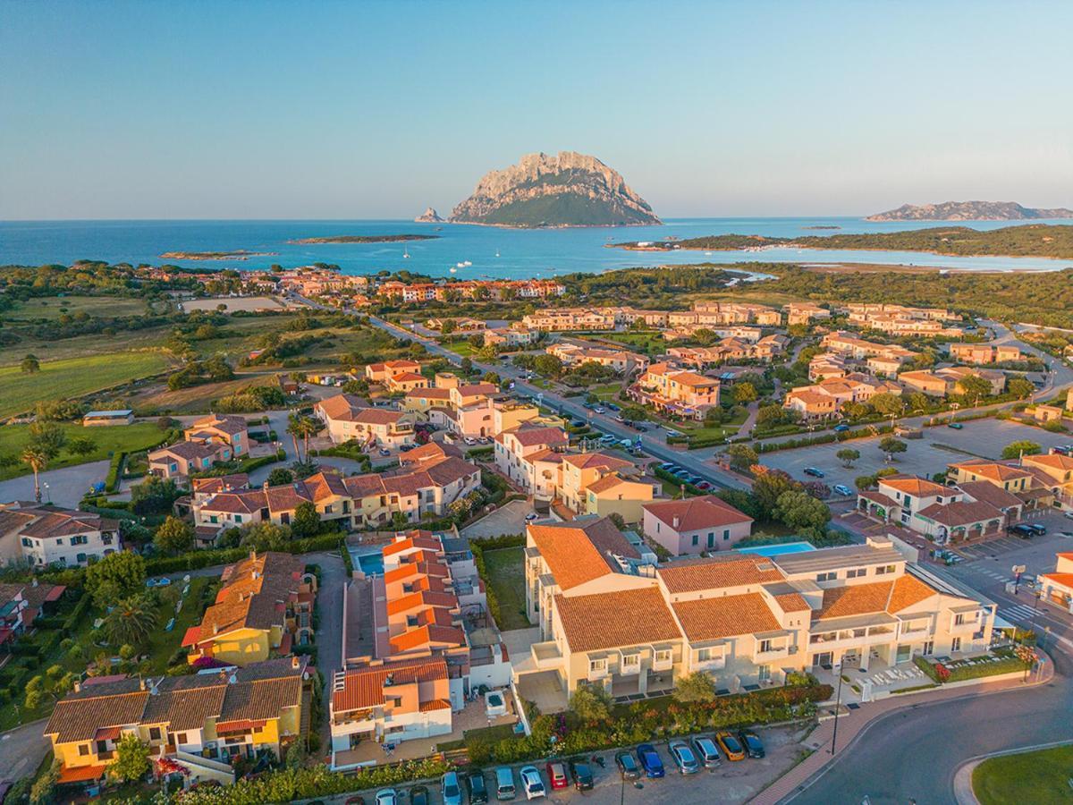 Felix Hotels - Hotel Residence Porto San Paolo Екстериор снимка